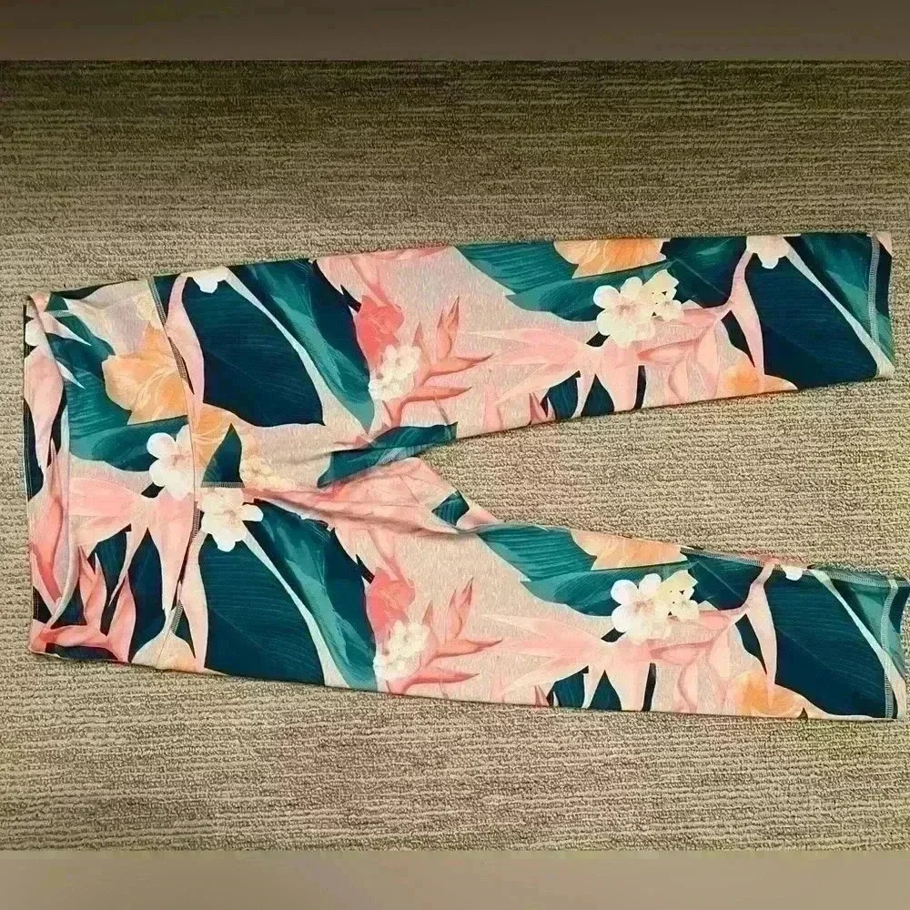 Old navy M floral 7/8 leggings - Picture 2 of 5
